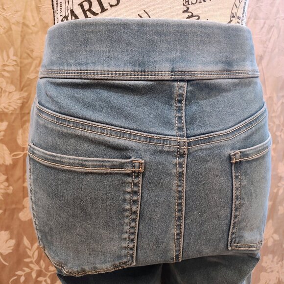 Gloria Vanderbilt All Around Slimming Effect Avery Jeans, Size 8, Used - Picture 5 of 8